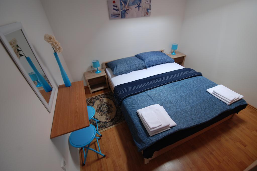 Apartments Darko ロヴィニ エクステリア 写真