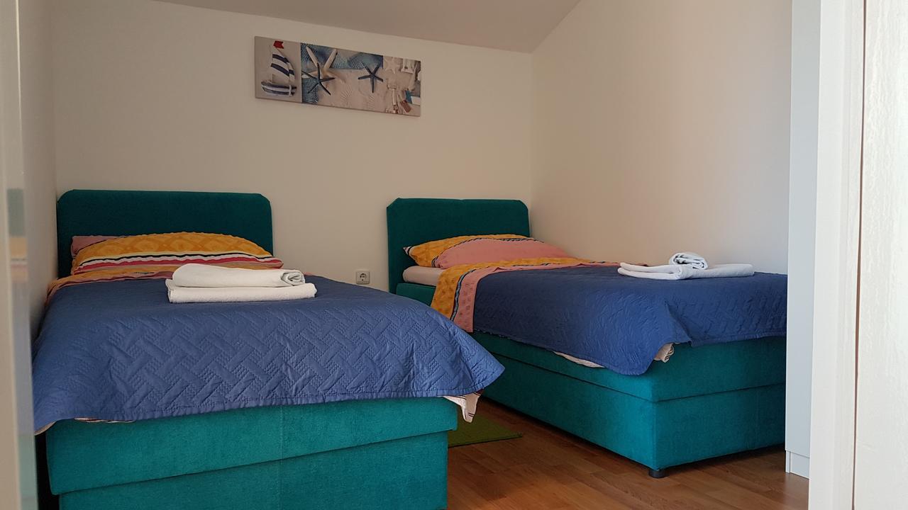 Apartments Darko ロヴィニ エクステリア 写真